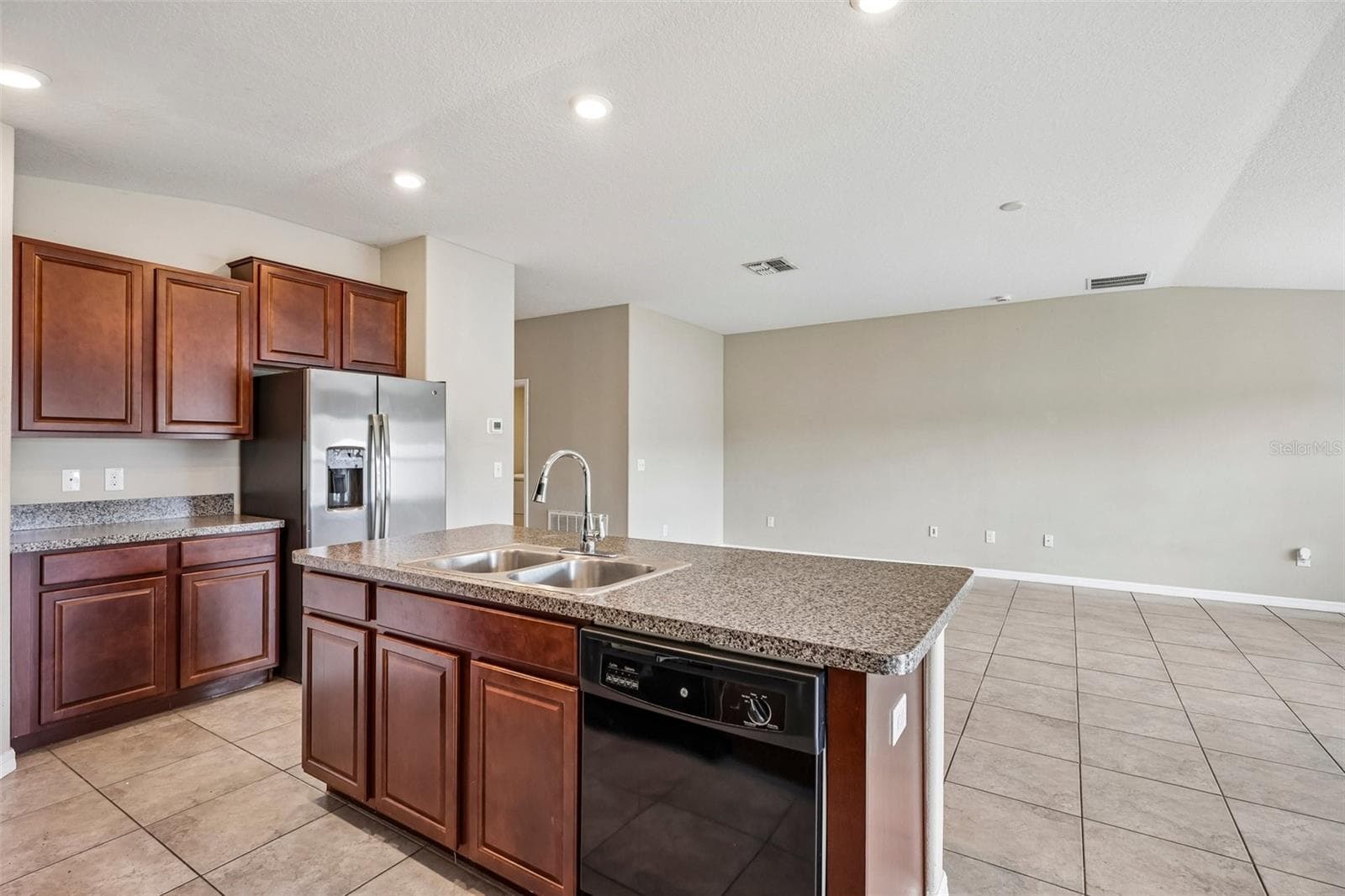 Single Family Residence at 4103 GLOBE THISTLE DR, TAMPA, photo 9 of 42