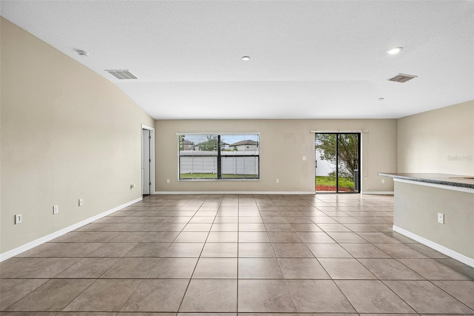 Single Family Residence at 4103 GLOBE THISTLE DR, TAMPA, photo 10 of 42