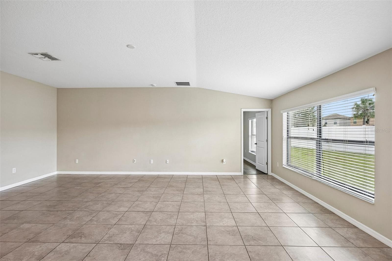 Single Family Residence at 4103 GLOBE THISTLE DR, TAMPA, photo 11 of 42