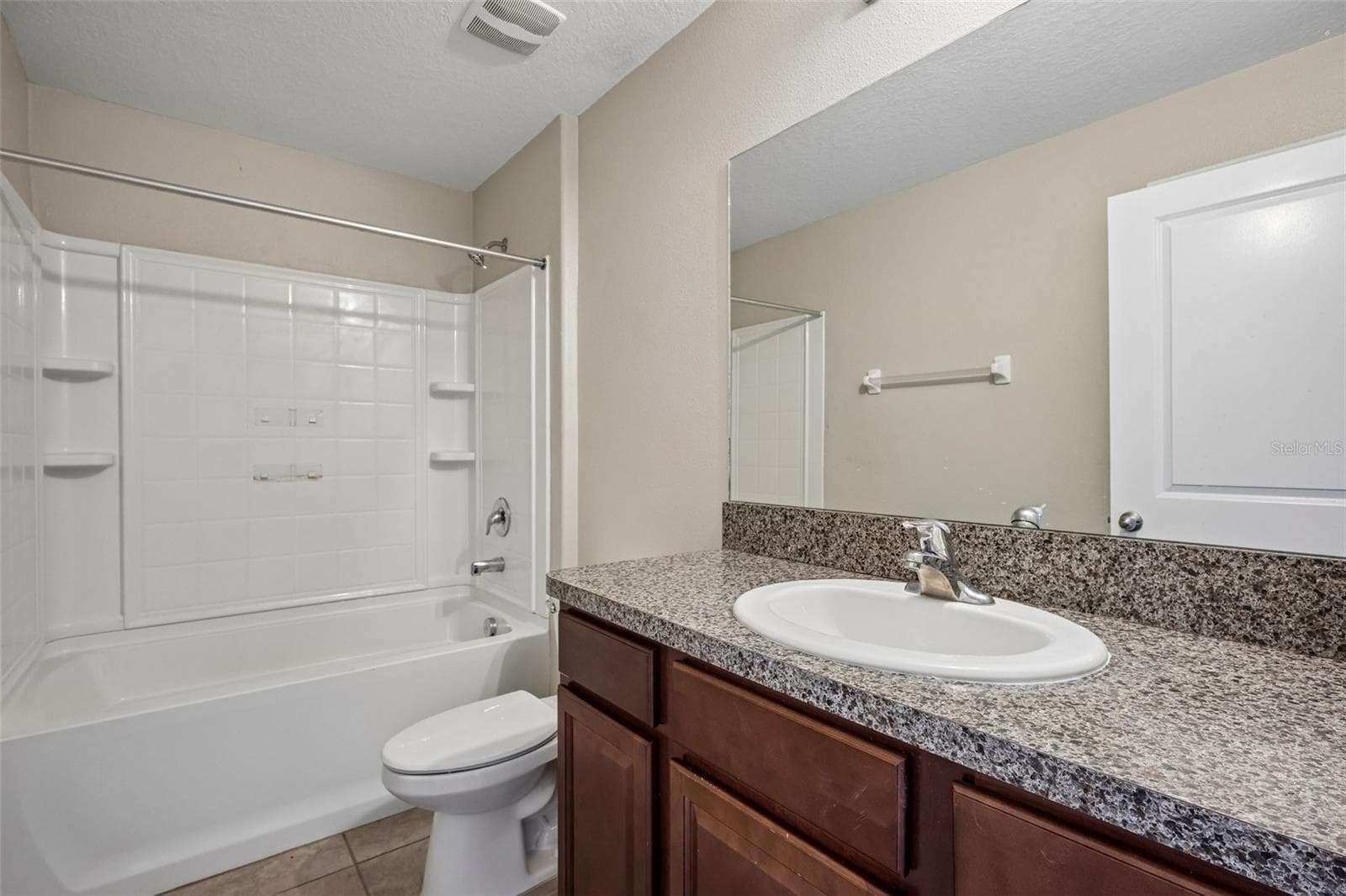 secondary bath - 4103 GLOBE THISTLE DR, TAMPA