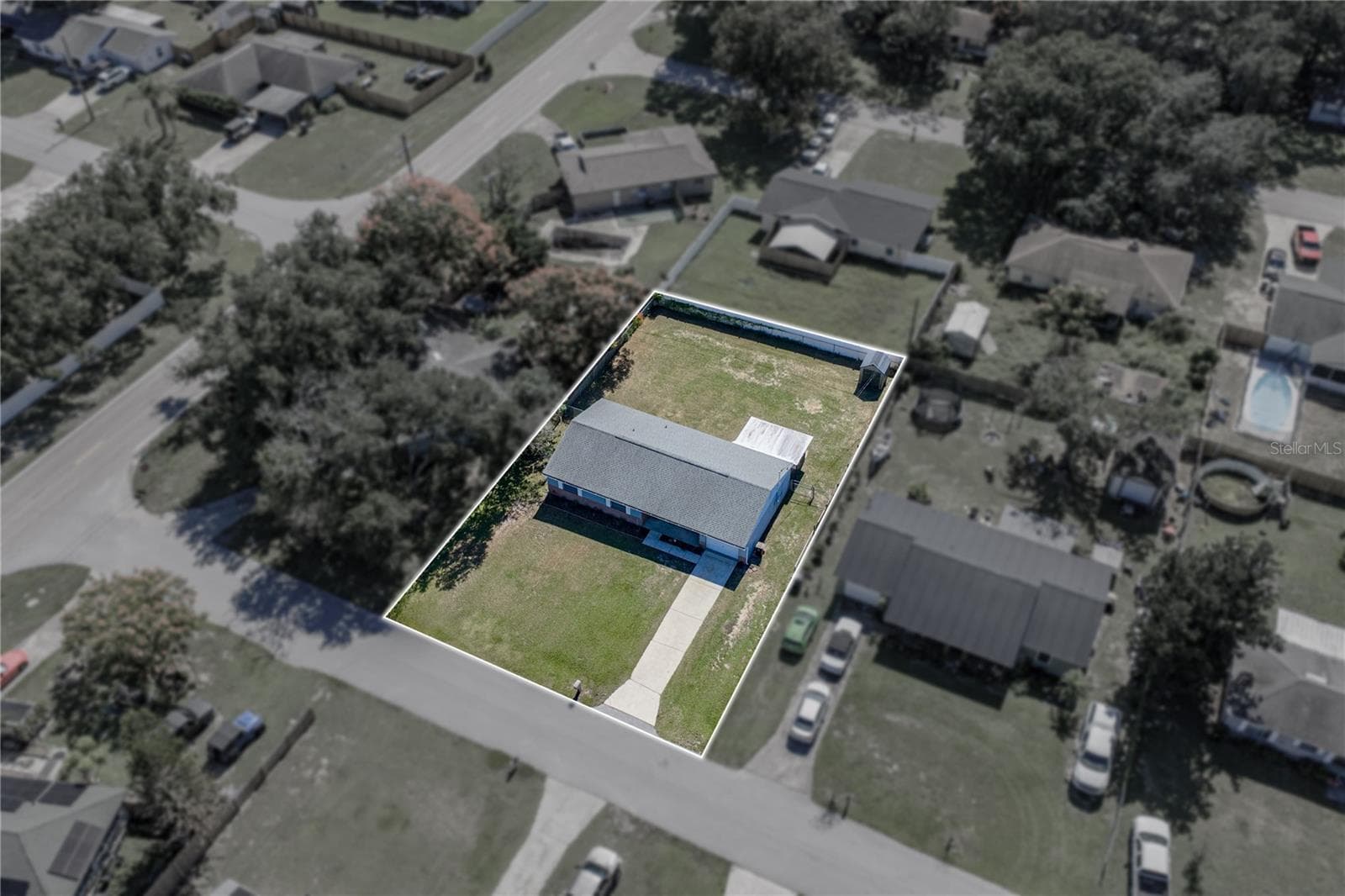 Fenced yard, no HOA - 4075 MARIE DR, LAKELAND