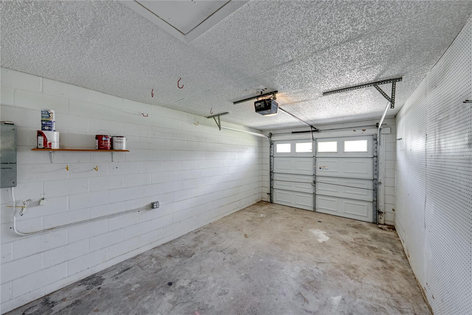 Garge - 4075 MARIE DR, LAKELAND