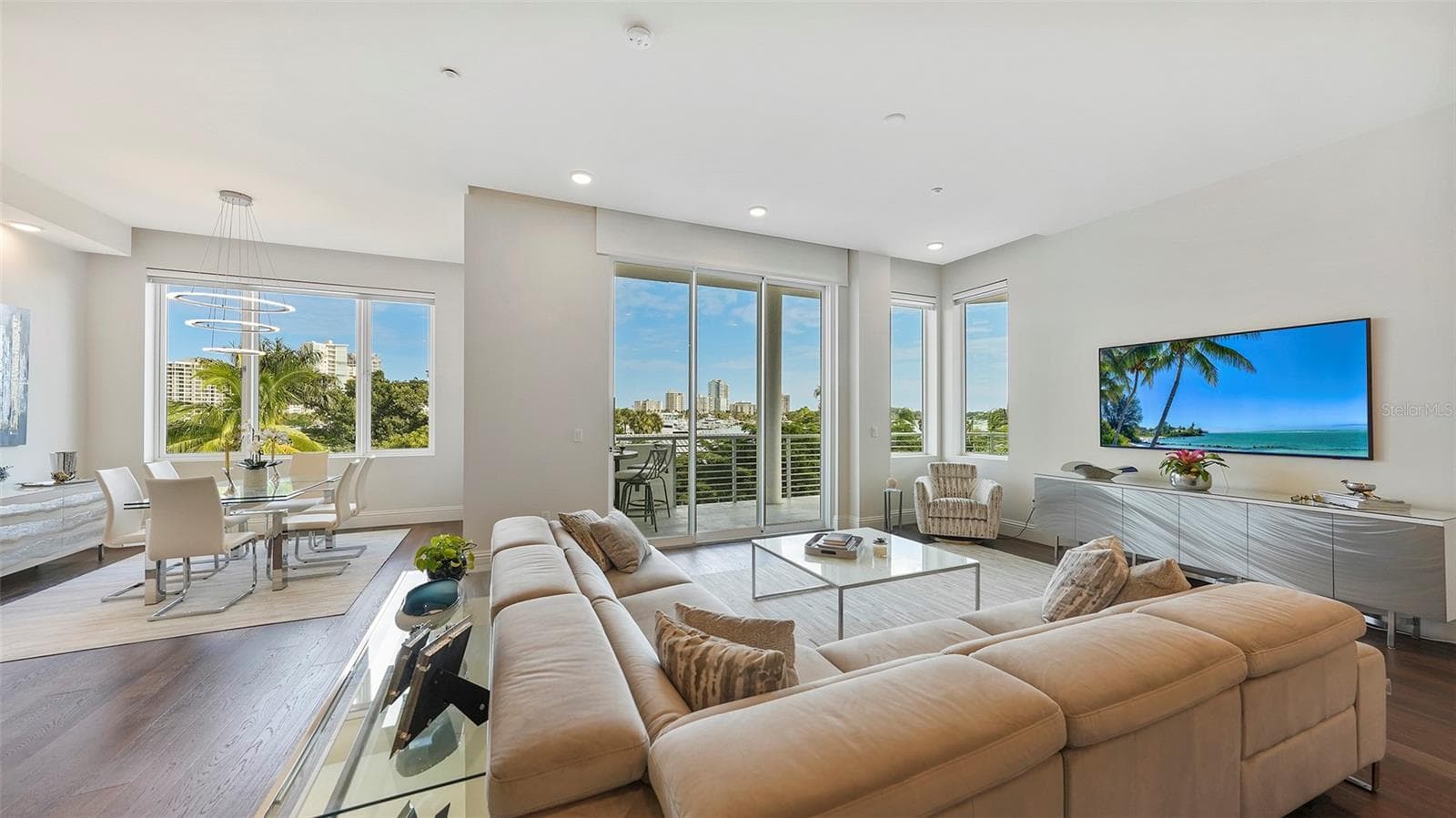 Living and dining area previously furnished - 609 GOLDEN GATE PT #301, SARASOTA