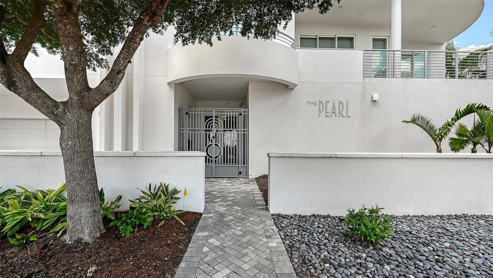 The Pearl front Entrance - 609 GOLDEN GATE PT #301, SARASOTA