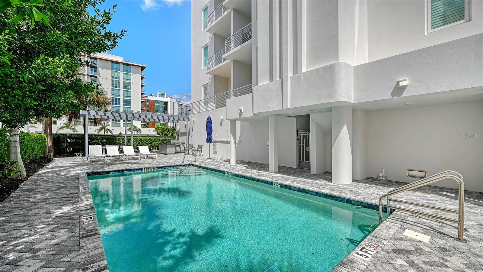 Pool area of The Pearl - 609 GOLDEN GATE PT #301, SARASOTA