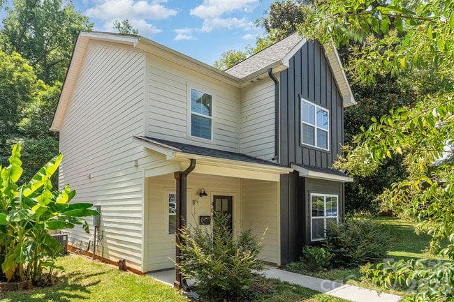 Single Family Residence at 408 Joe Louis Street, Fort Mill, photo 2 of 28