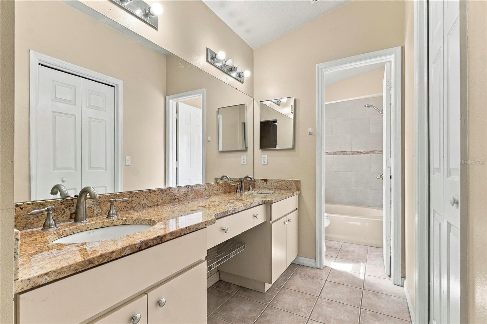 Single Family Residence at 1753 KIRTLEY DR, BRANDON, photo 14 of 38