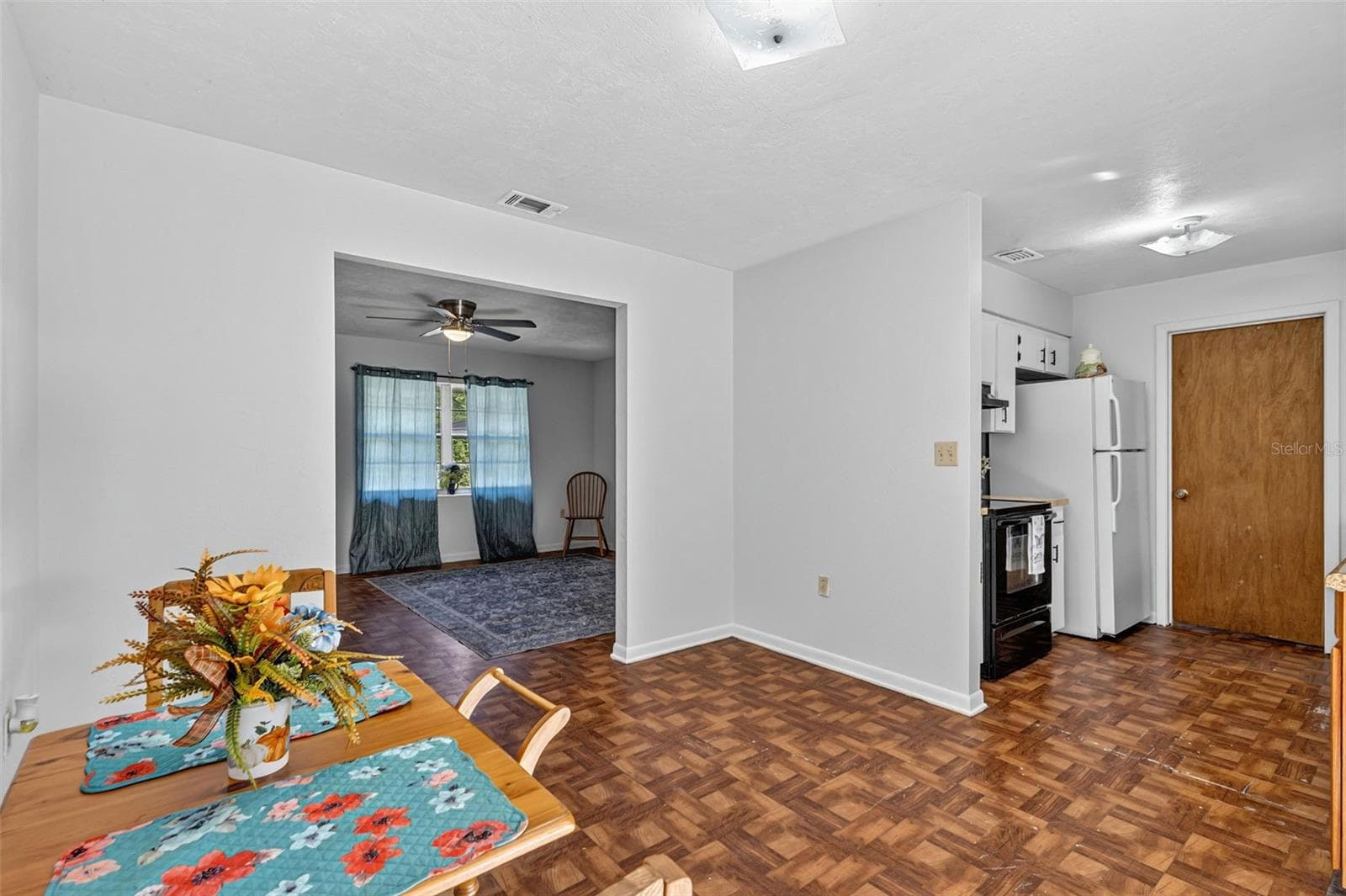 Dining Room from sliding glass door. - 620 NE 2ND AVE, TRENTON