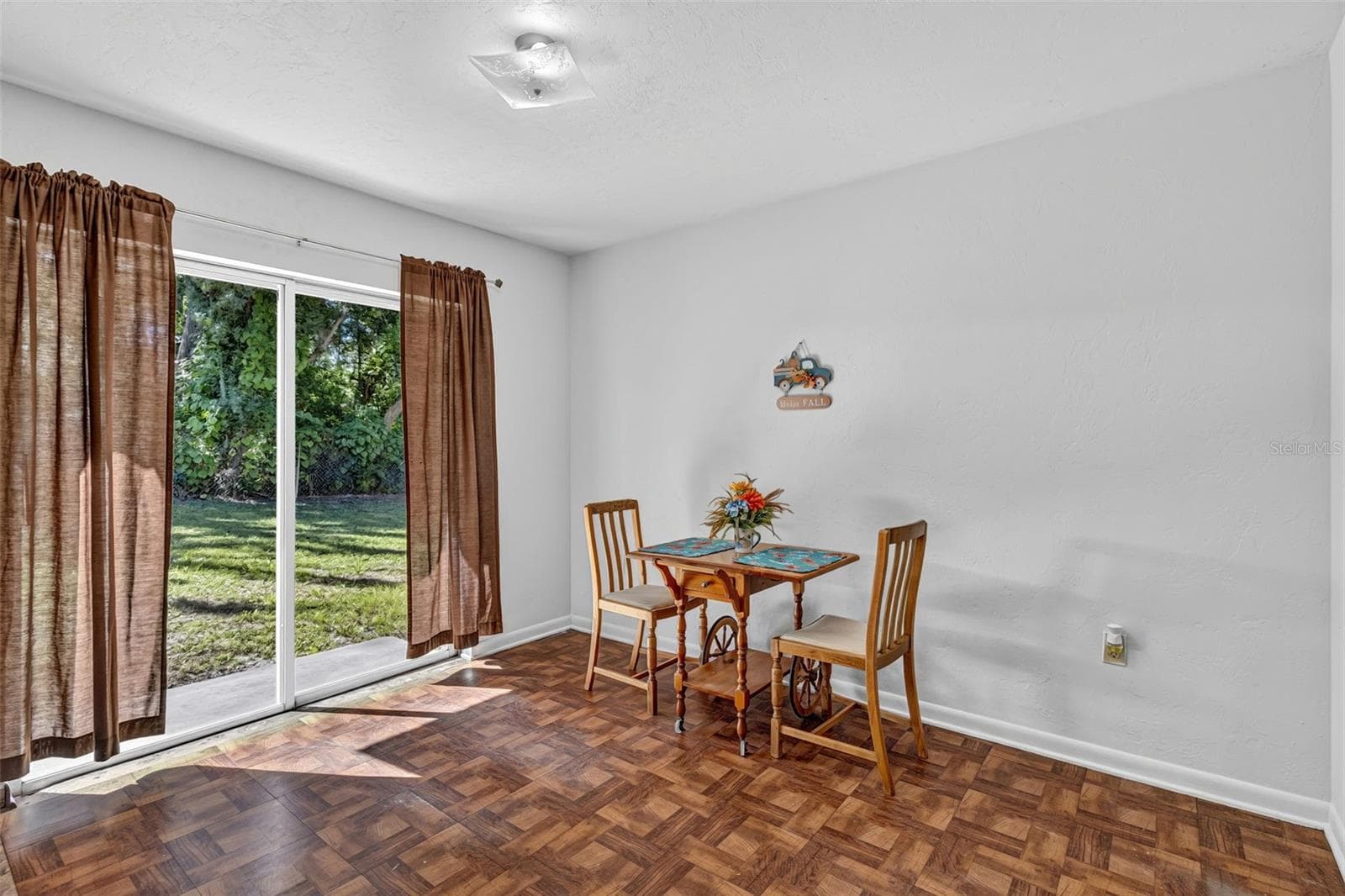 Dining from Kitchen - 620 NE 2ND AVE, TRENTON
