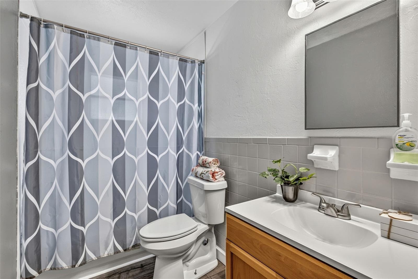 Full Bath - 620 NE 2ND AVE, TRENTON