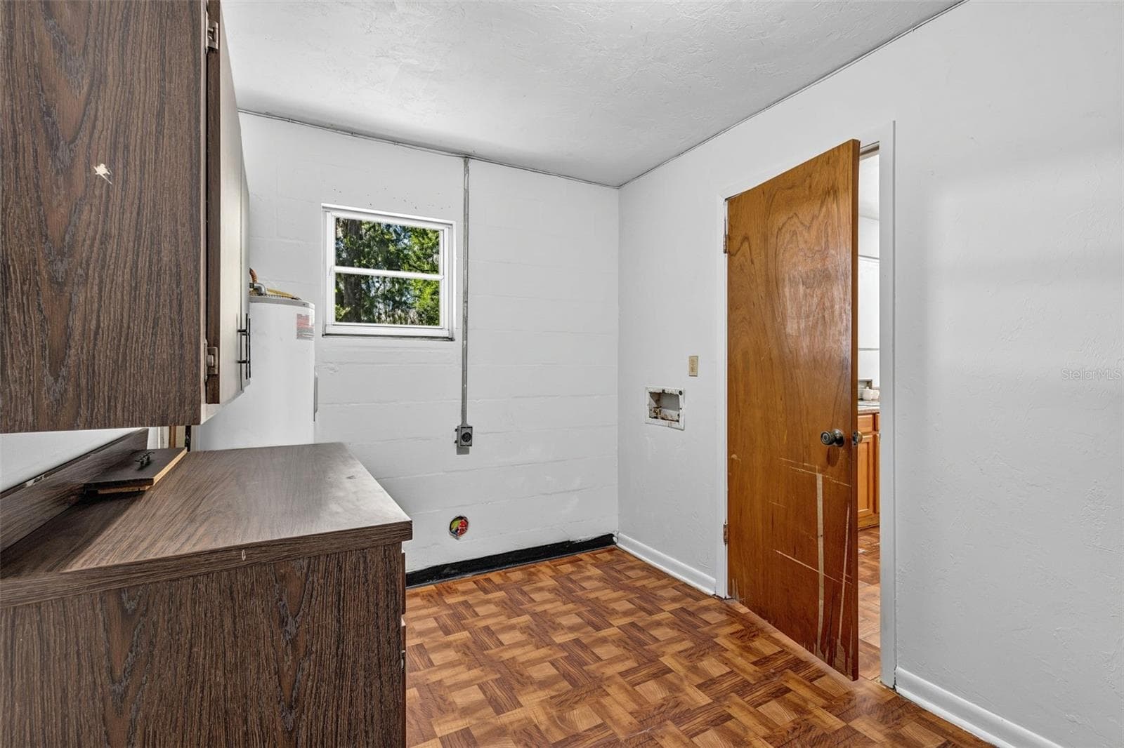 Utility Room from Garage - 620 NE 2ND AVE, TRENTON
