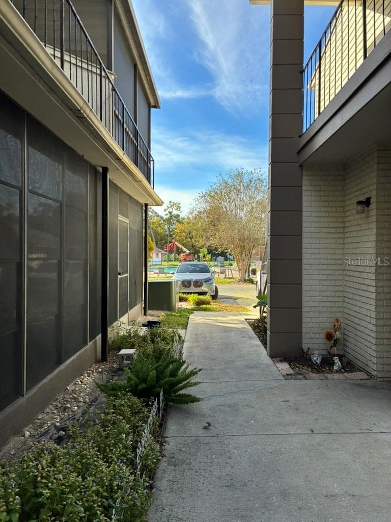 Alleyway looking towards parking lot - 5999 VILLAGE CIR #990, ORLANDO