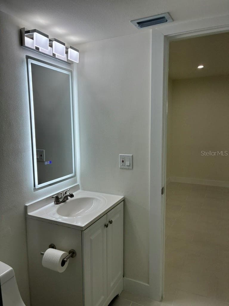 Half-bath vanity - 5999 VILLAGE CIR #990, ORLANDO