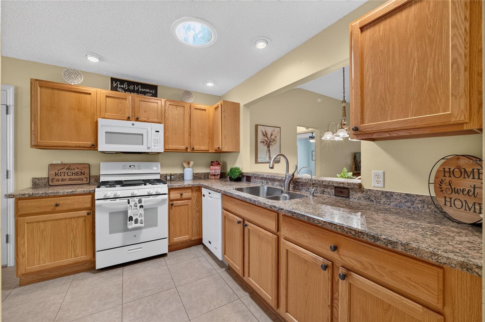 Single Family Residence at 16758 SE 84TH COLERAIN CIR, THE VILLAGES, photo 14 of 54