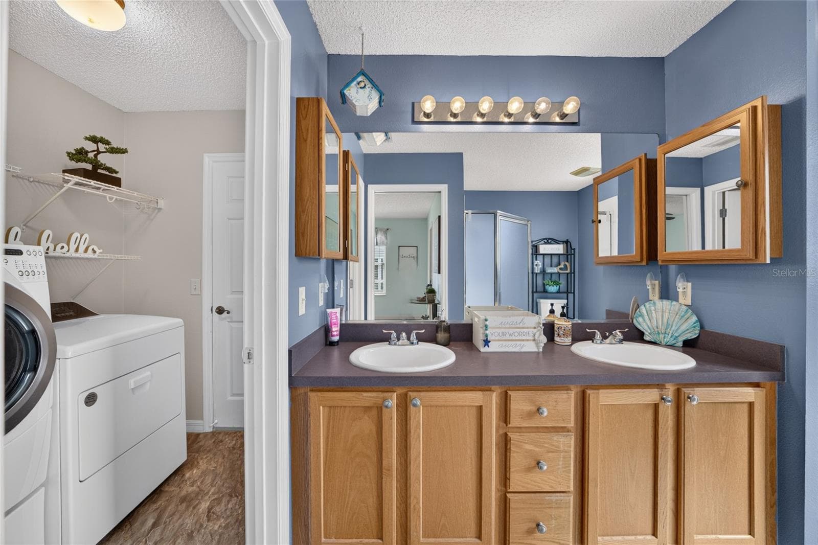 PRIMARY BATH WITH ENTERENCE TO LAUNDRY ROOM TO GARAGE - 16758 SE 84TH COLERAIN CIR, THE VILLAGES