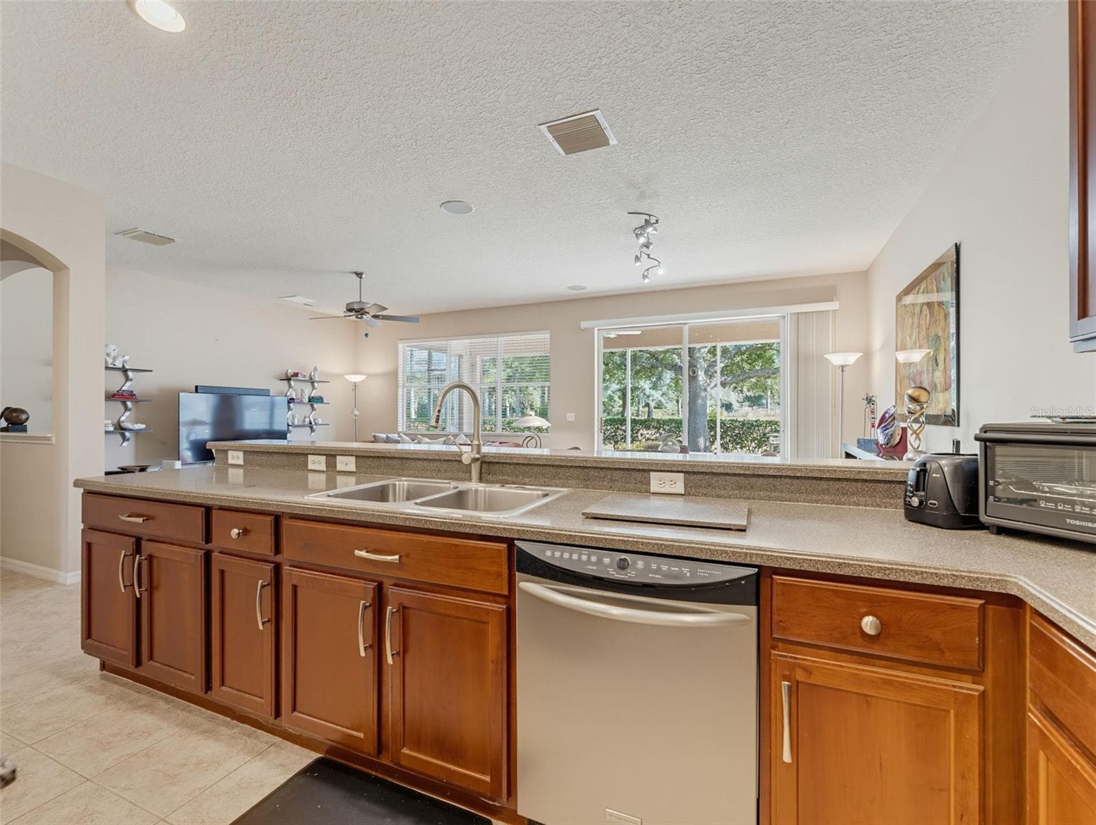 Single Family Residence at 272 WINTHROP, SPRING HILL, photo 13 of 77