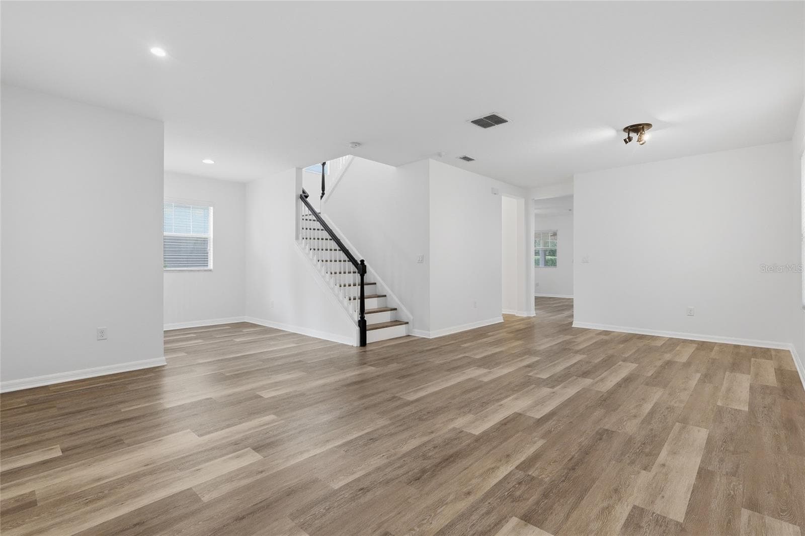 Single Family Residence at 5935 BEACONPARK ST, LITHIA, photo 7 of 52