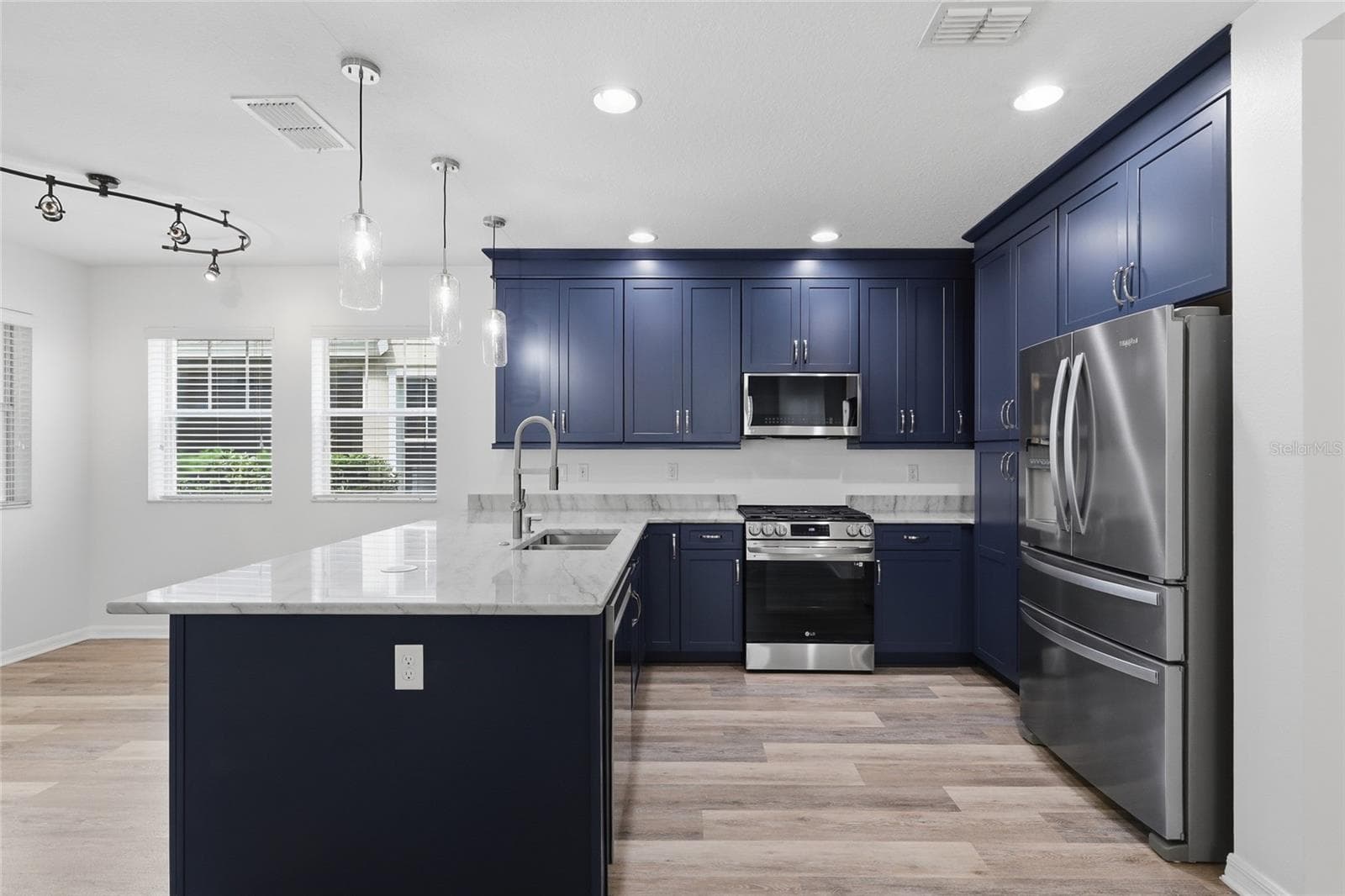 Single Family Residence at 5935 BEACONPARK ST, LITHIA, photo 11 of 52