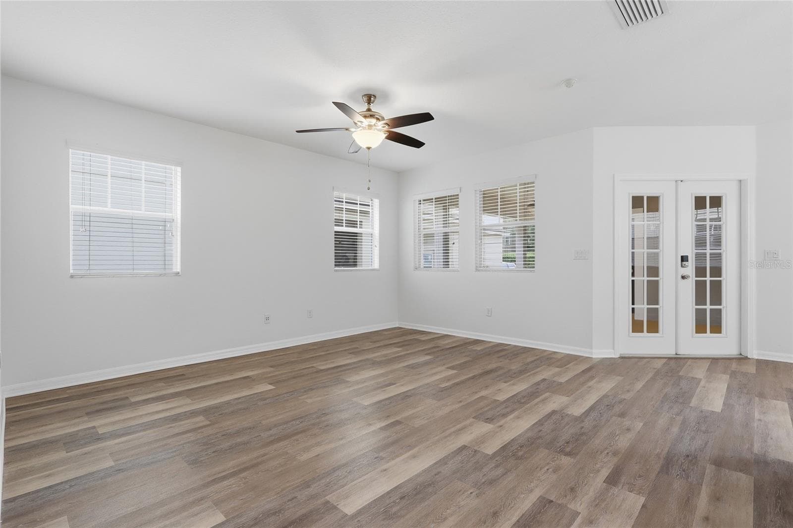 Single Family Residence at 5935 BEACONPARK ST, LITHIA, photo 15 of 52