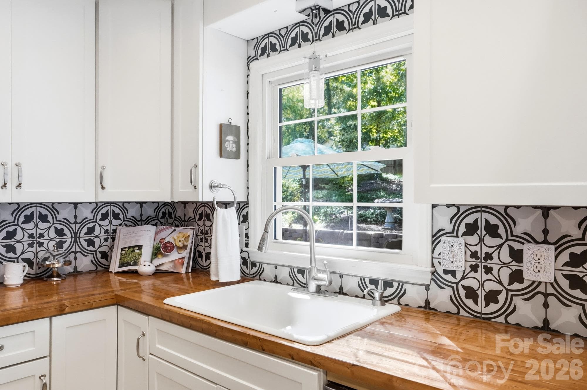 Single Family Residence at 834 Winter Wood Drive, Matthews, photo 12 of 45