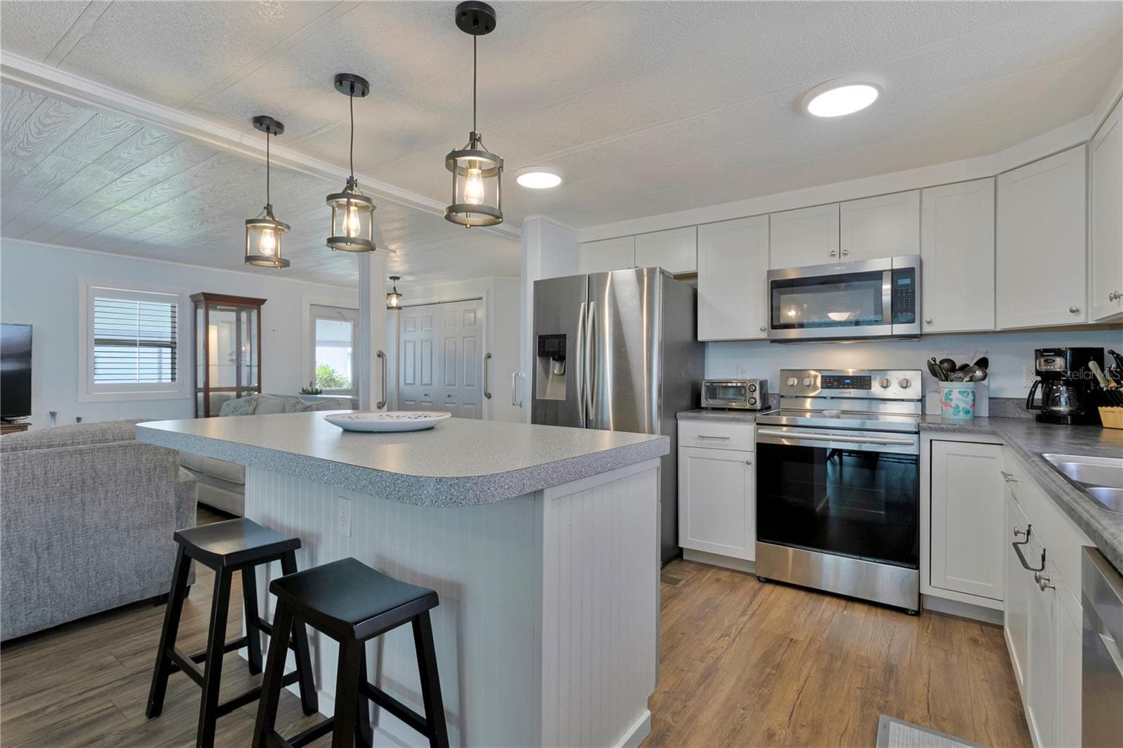 Manufactured Home at 3329 OVERCUP OAK TER, SARASOTA, photo 3 of 45