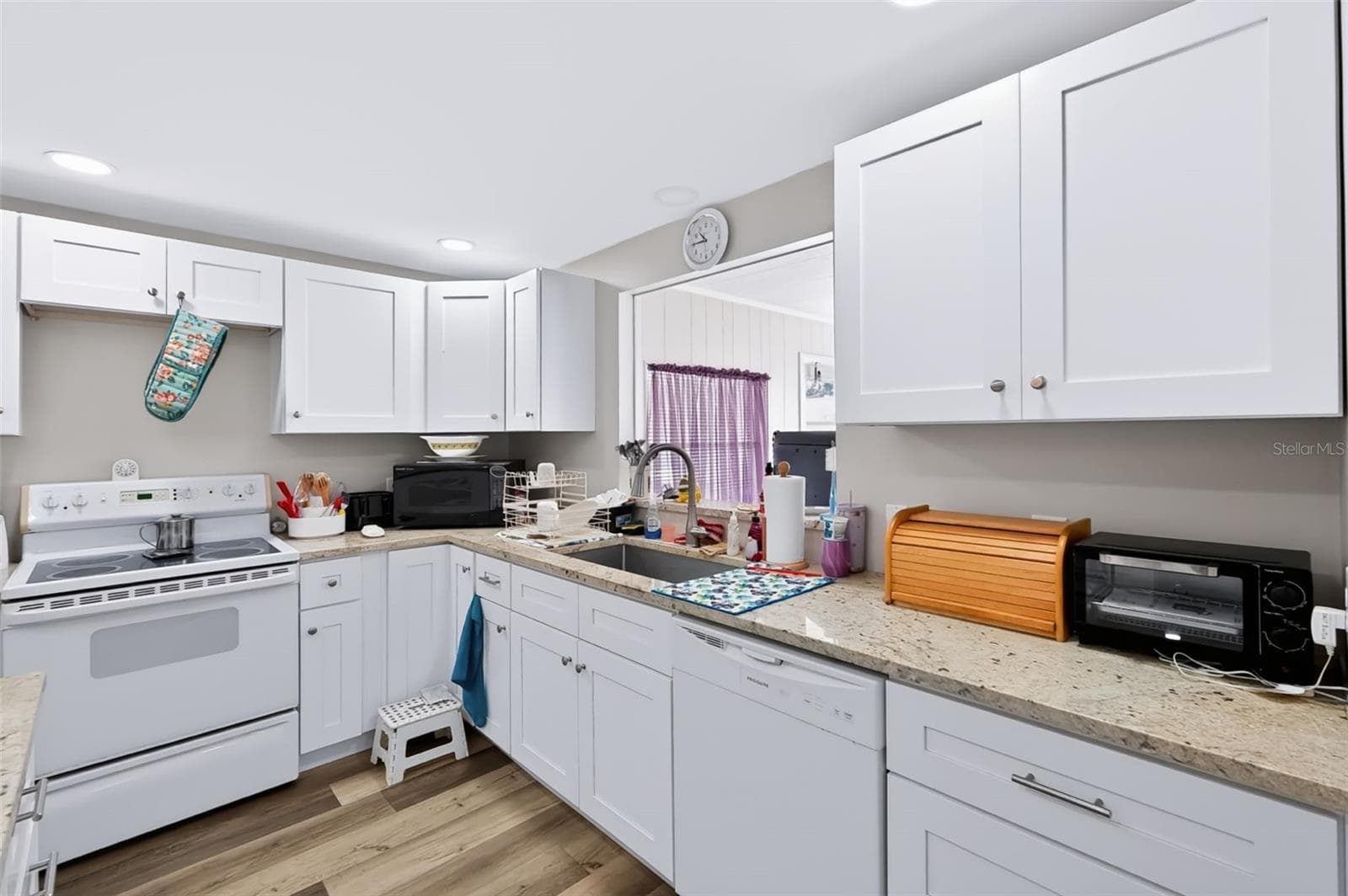 Manufactured Home at 82306 1ST AVE N #306, PINELLAS PARK, photo 6 of 40