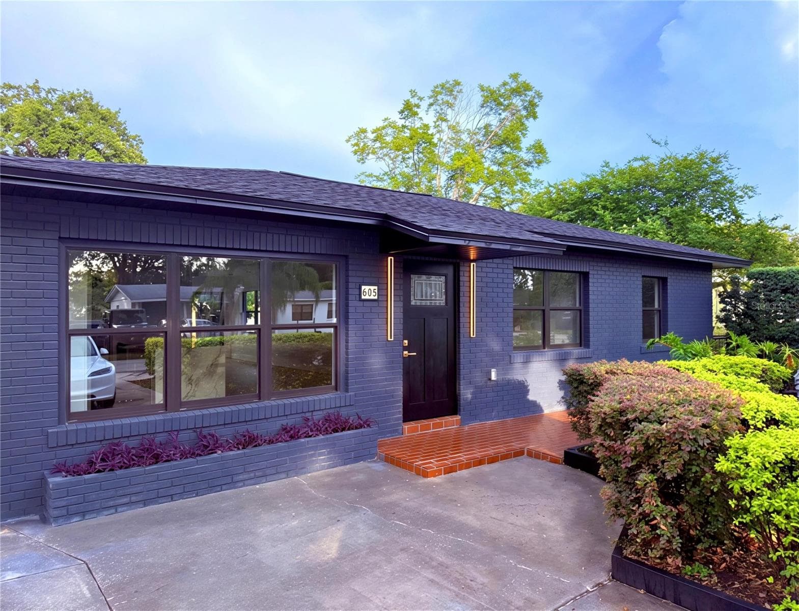 Single Family Residence at 605 N WOODLYNNE AVE, TAMPA, photo 2 of 29