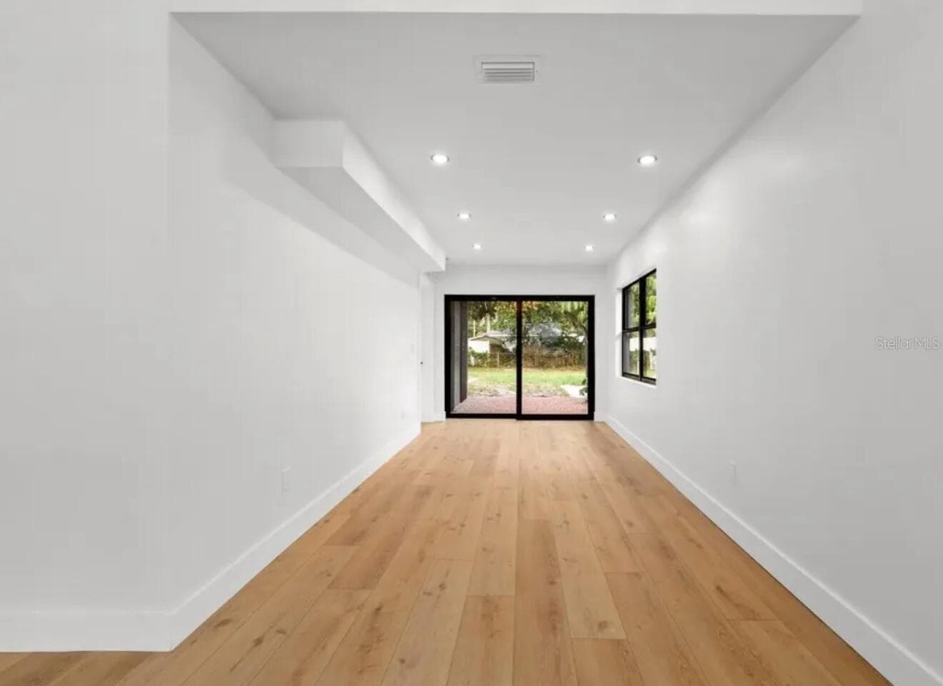 Single Family Residence at 605 N WOODLYNNE AVE, TAMPA, photo 11 of 29