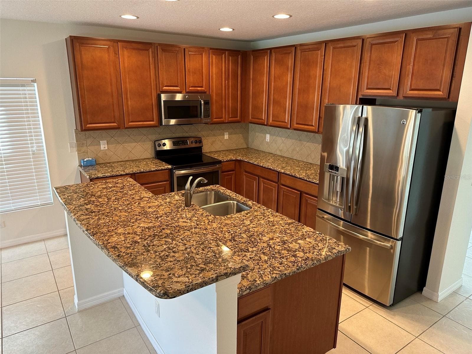 Single Family Residence at 10774 CABBAGE TREE LOOP, ORLANDO, photo 2 of 15