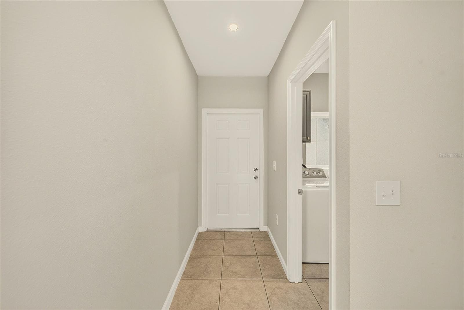 FOYER - 35235 GENDRY ST, ZEPHYRHILLS