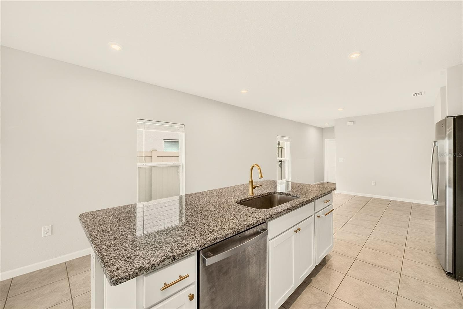KITCHEN ISLAND - 35235 GENDRY ST, ZEPHYRHILLS