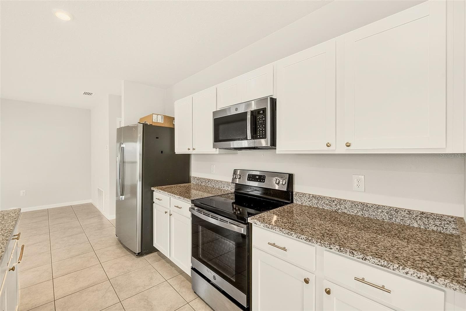 KITCHEN - 35235 GENDRY ST, ZEPHYRHILLS