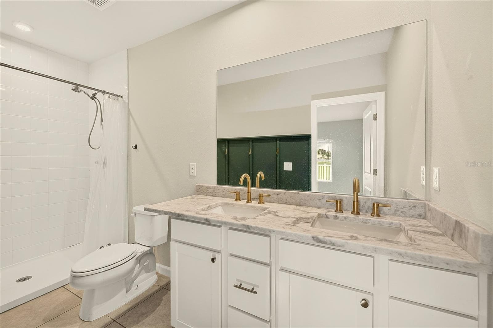 MASTER BATH - 35235 GENDRY ST, ZEPHYRHILLS