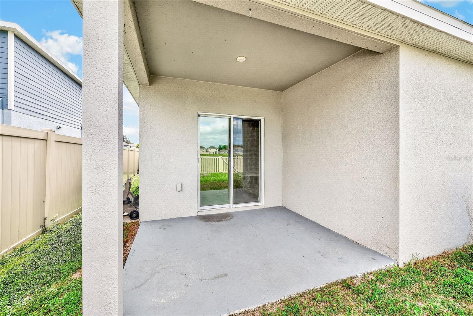 LANAI - 35235 GENDRY ST, ZEPHYRHILLS