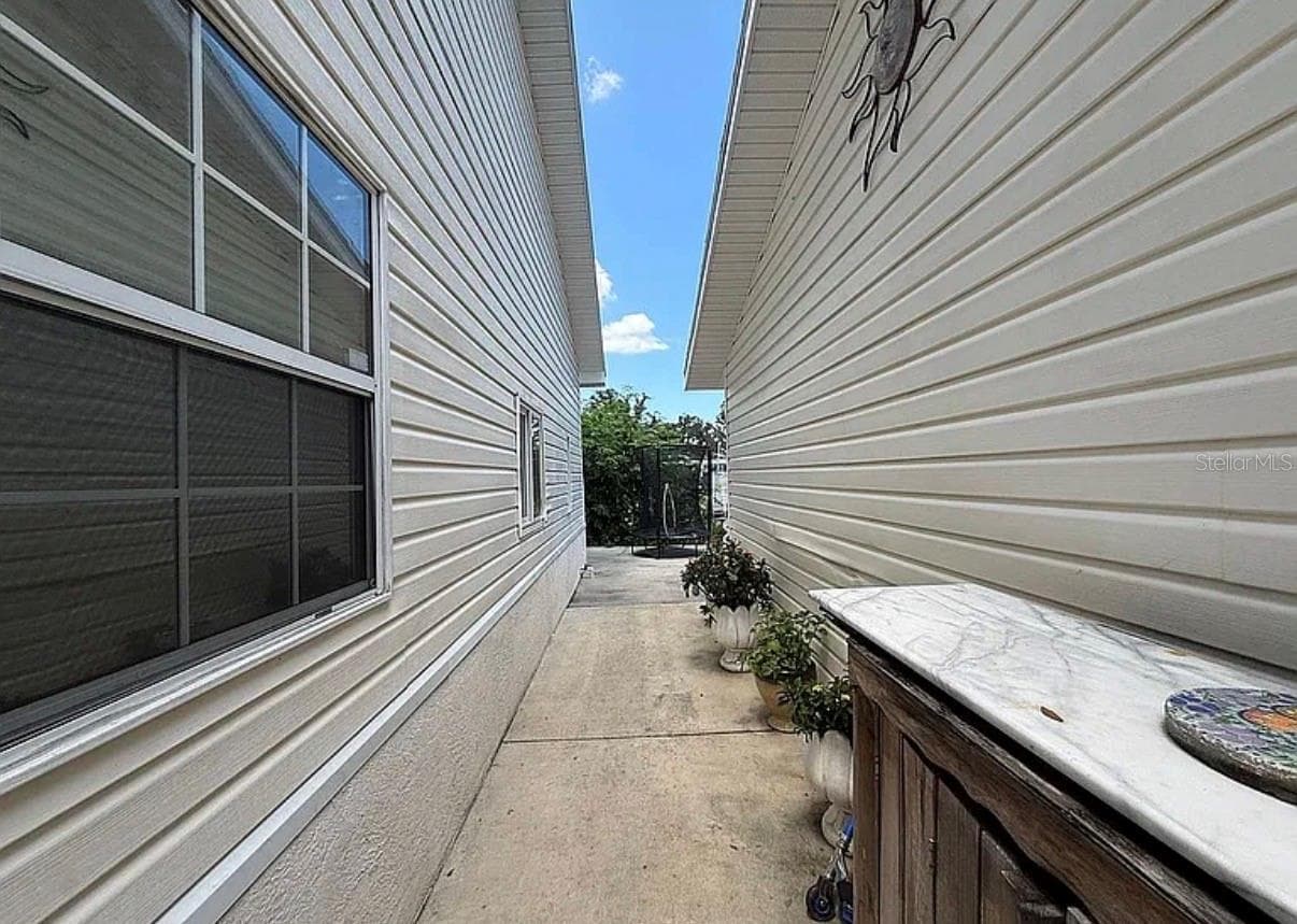 Single Family Residence at 406 SEMINOLE LAKE BLVD, PLANT CITY, photo 3 of 36