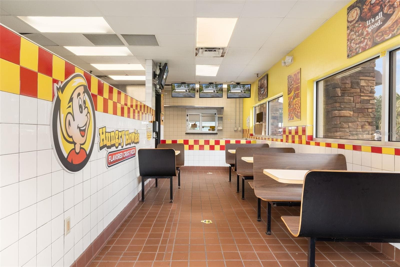 Restaurant at 1708 N YOUNG BLVD, CHIEFLAND, photo 6 of 33