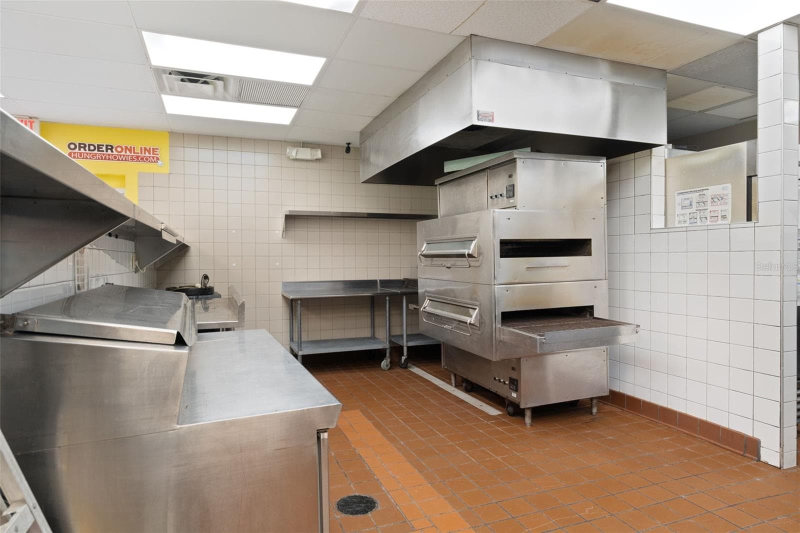 Restaurant at 1708 N YOUNG BLVD, CHIEFLAND, photo 9 of 33