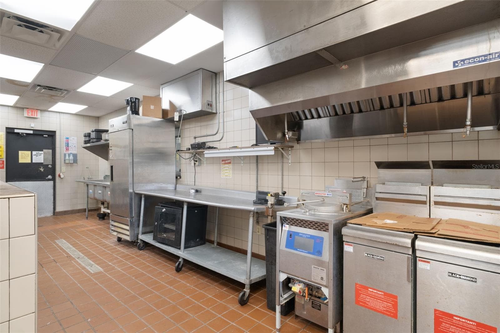 Restaurant at 1708 N YOUNG BLVD, CHIEFLAND, photo 15 of 33