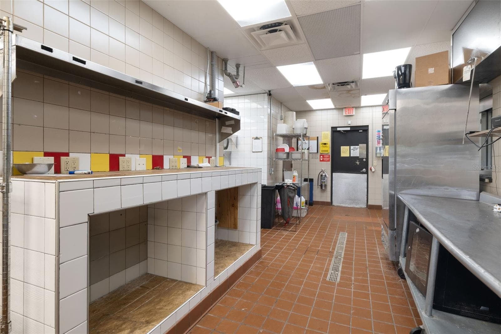 Restaurant at 1708 N YOUNG BLVD, CHIEFLAND, photo 16 of 33