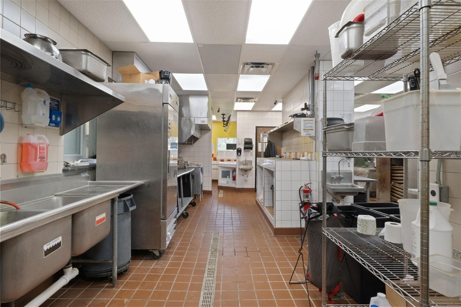 Restaurant at 1708 N YOUNG BLVD, CHIEFLAND, photo 18 of 33