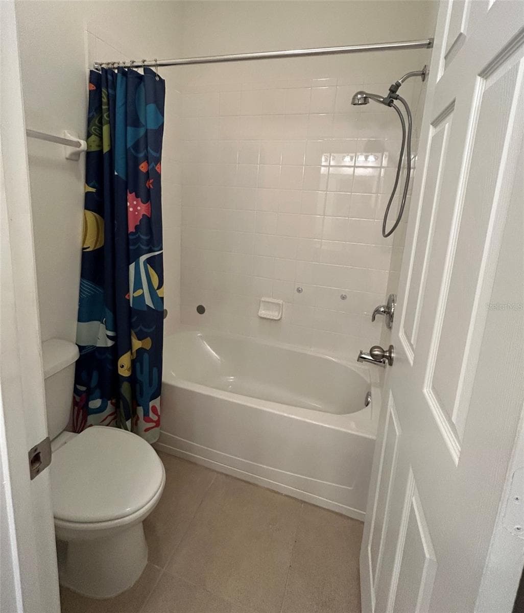 3rd Bathroom - Tub and Toilet - 3942 GREEN SABAL DR, ORLANDO