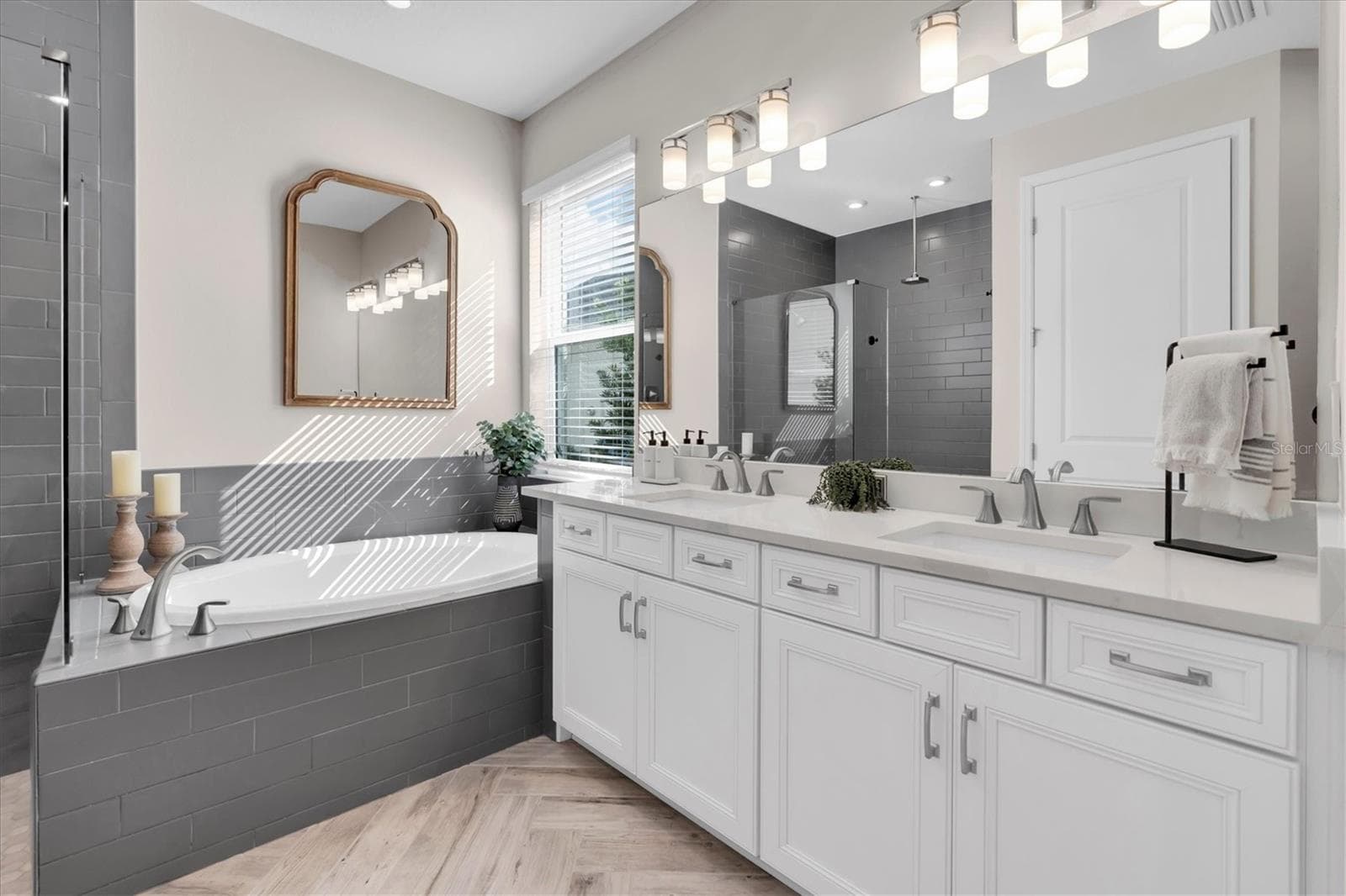 Primary Suite Dual Vanity - 13627 STANSIL AVE, ODESSA