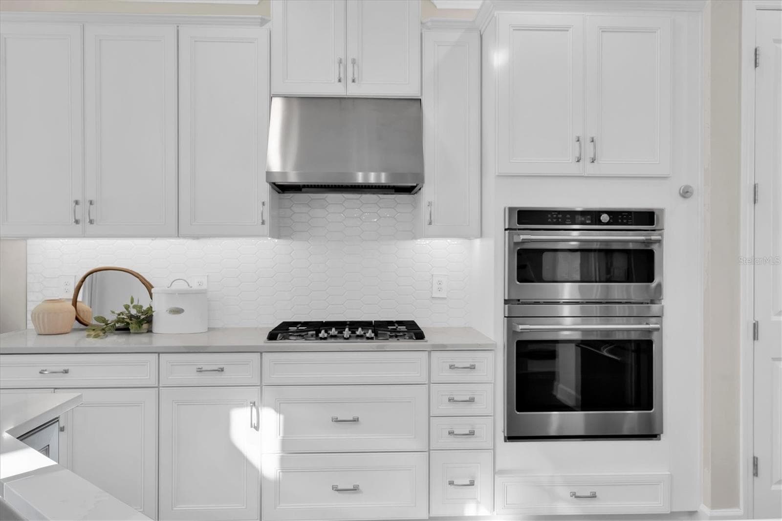Custom Kitchen Range Hood - 13627 STANSIL AVE, ODESSA