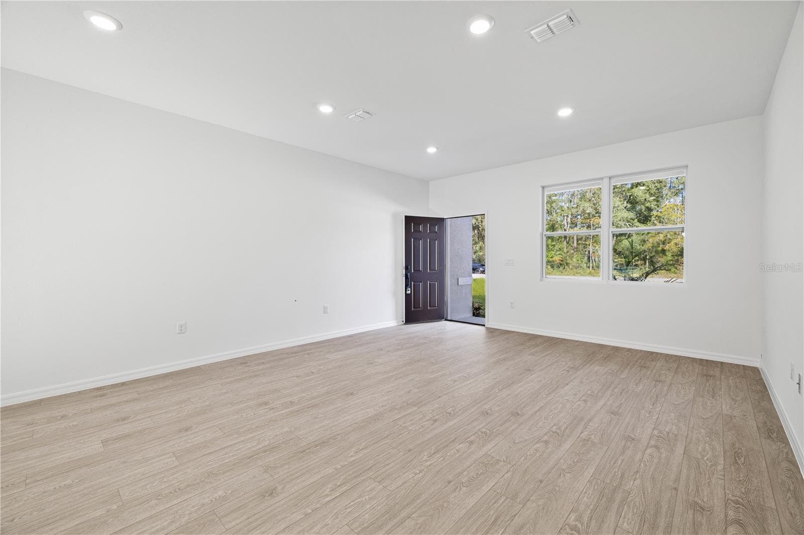 Single Family Residence at 105 INCONNU CT, POINCIANA, photo 6 of 32
