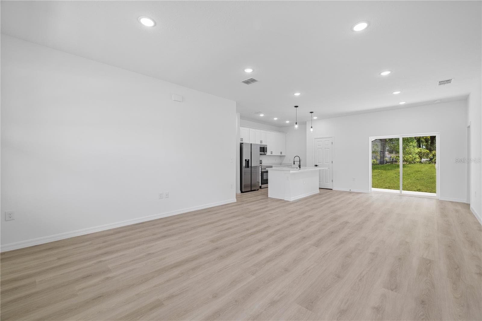 Single Family Residence at 105 INCONNU CT, POINCIANA, photo 7 of 32
