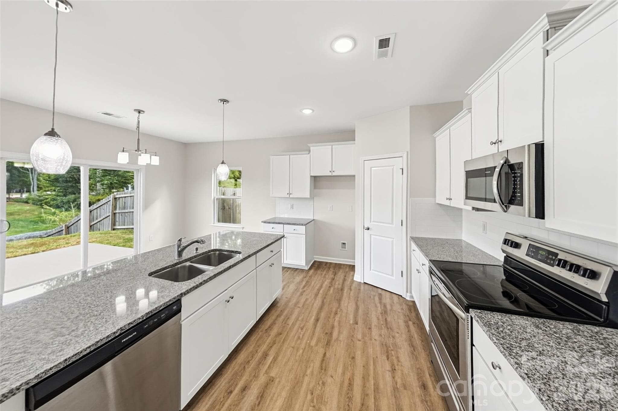Single Family Residence at 3209 Ainsley Woods Drive, Charlotte, photo 4 of 15