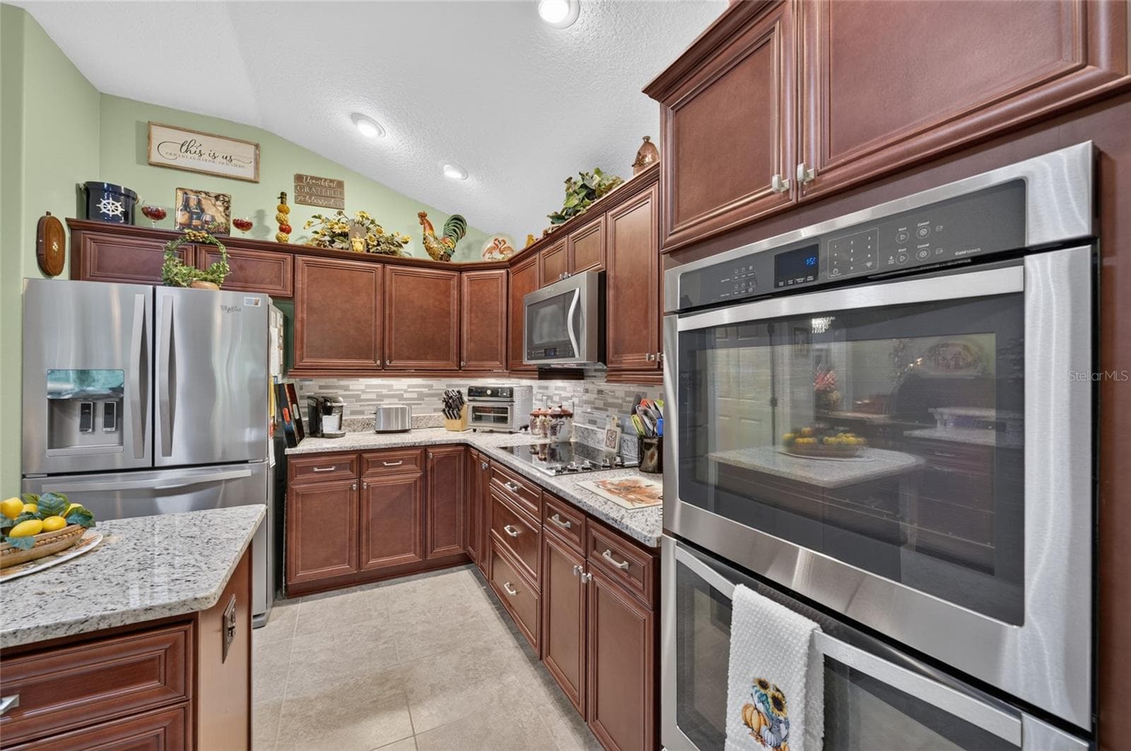 DOUBLE OVENS - 3665 VALLEYBROOK WAY, THE VILLAGES