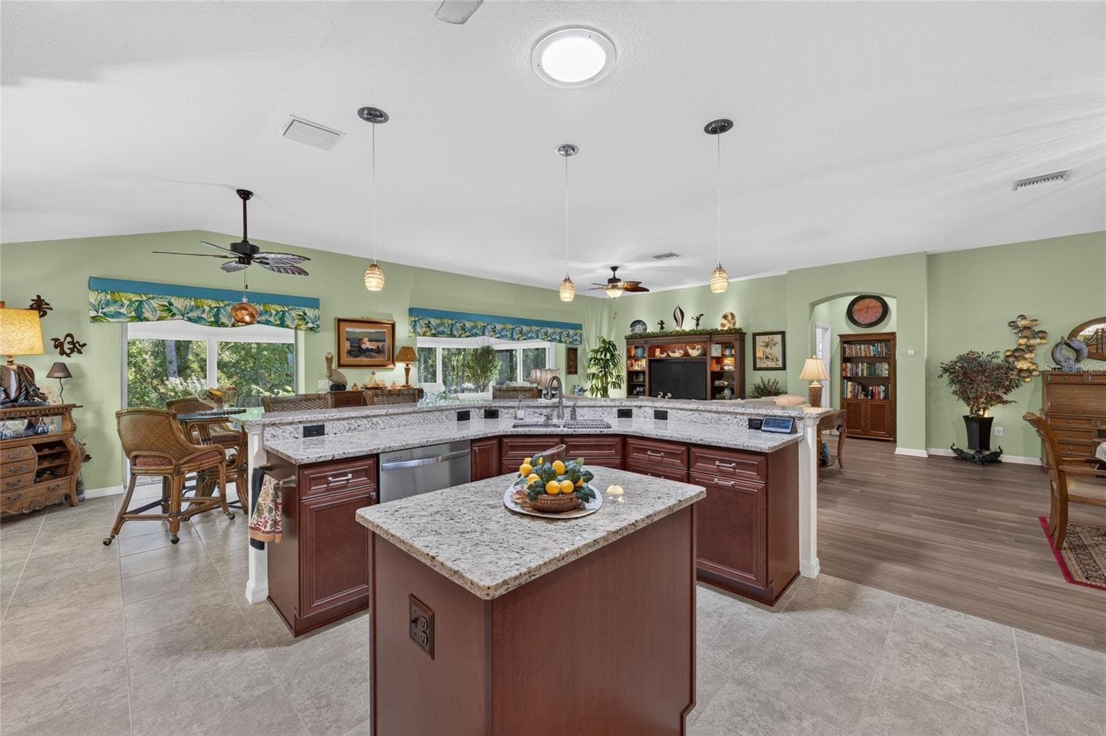 Open kitchen great for entertaining. - 3665 VALLEYBROOK WAY, THE VILLAGES