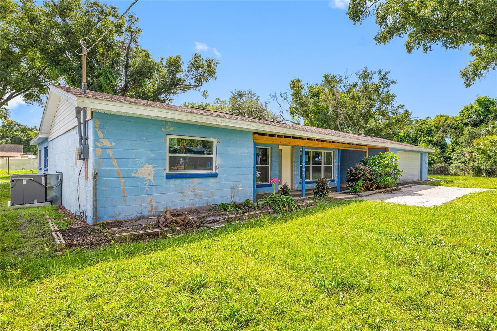 Single Family Residence at 5809 12TH AVE S, TAMPA, photo 4 of 41