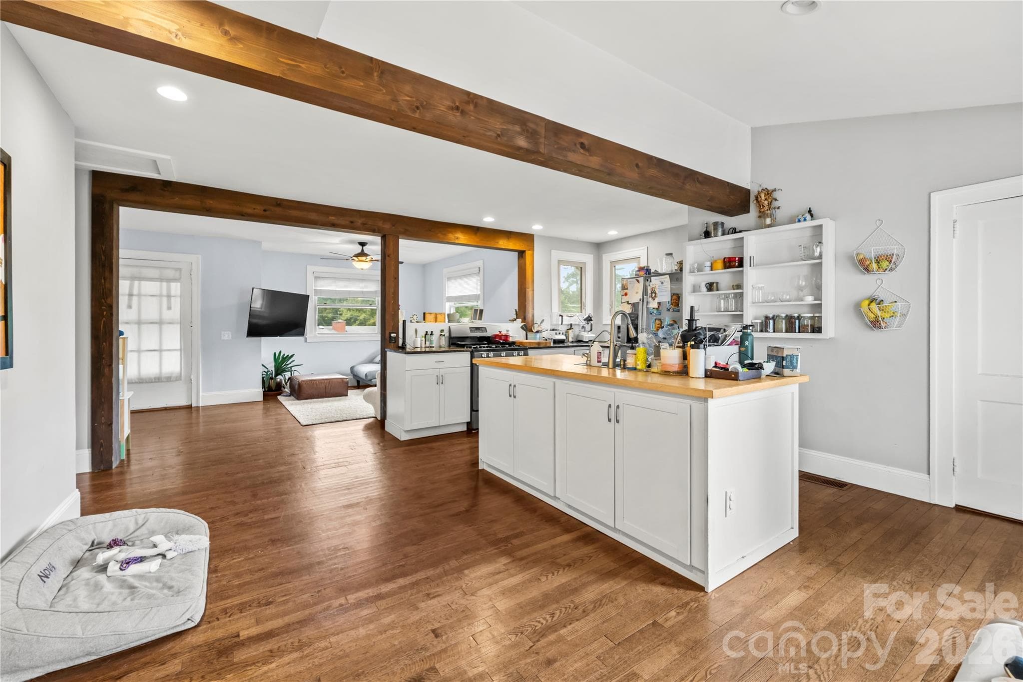 Single Family Residence at 9 Oakley Road, Asheville, photo 6 of 21